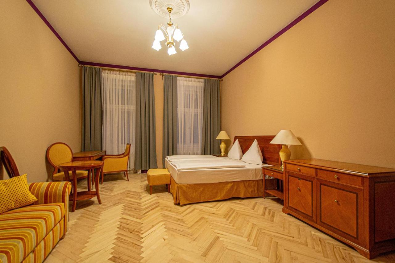 4 Bedrooms 130M2 Apartment At The Main City Square Praga Exterior foto