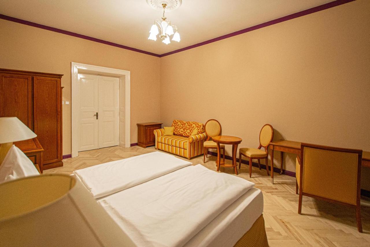 4 Bedrooms 130M2 Apartment At The Main City Square Praga Exterior foto