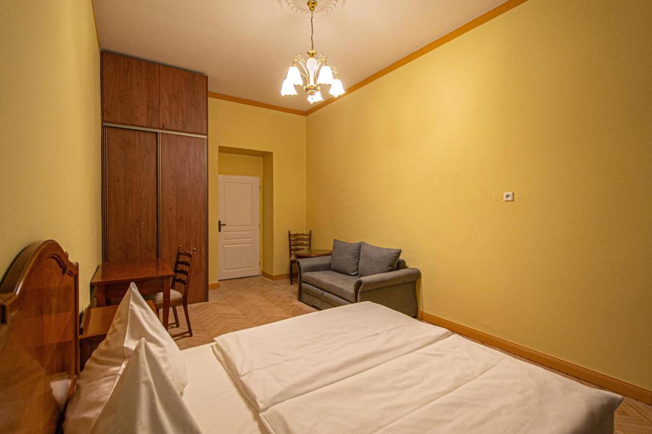 4 Bedrooms 130M2 Apartment At The Main City Square Praga Exterior foto