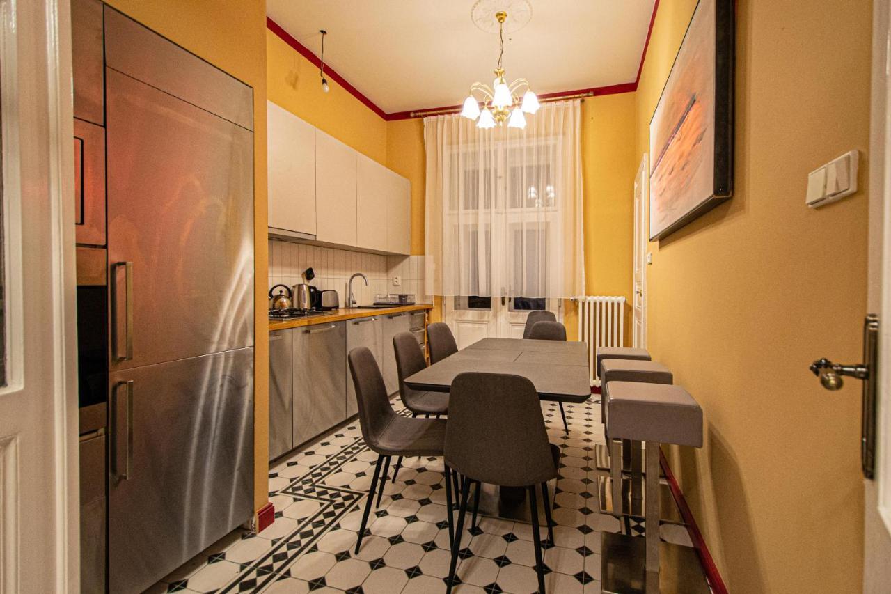 4 Bedrooms 130M2 Apartment At The Main City Square Praga Exterior foto