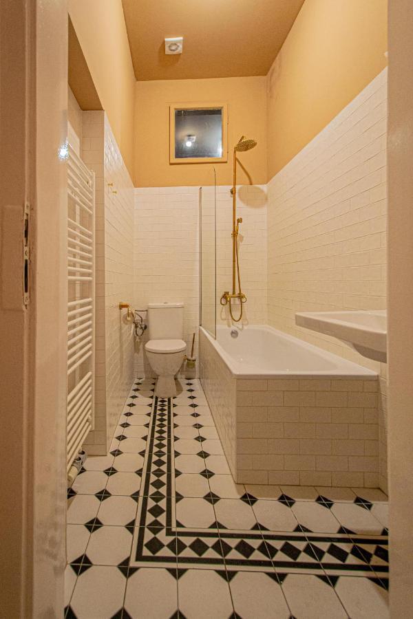 4 Bedrooms 130M2 Apartment At The Main City Square Praga Exterior foto